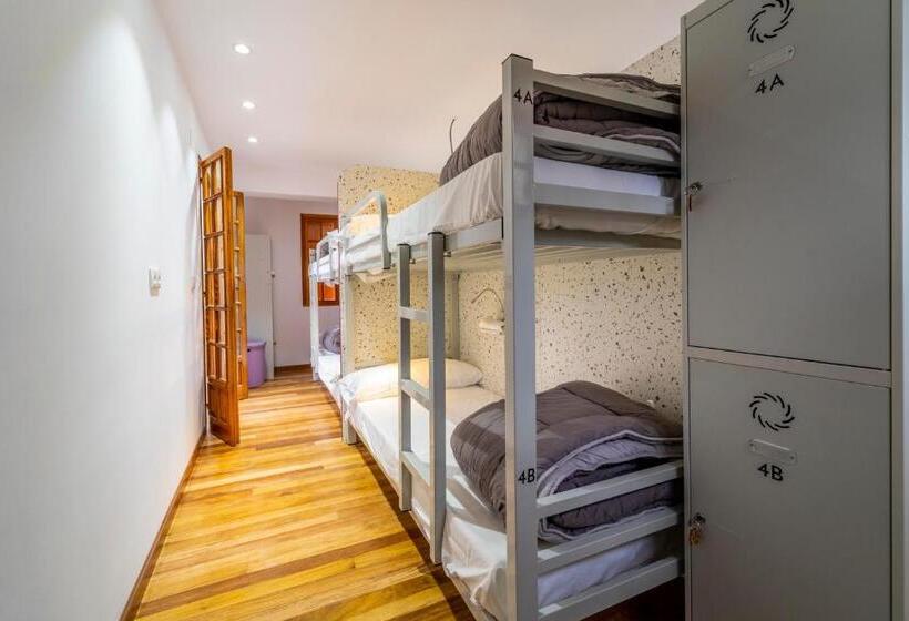 발코니가 있는 4인용 스탠다드 룸, Albergue Mirador De Pedrouzo