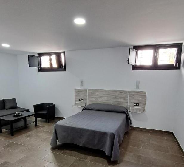 Standard Kolmen Hengen Huone, Hostal Maria Jose