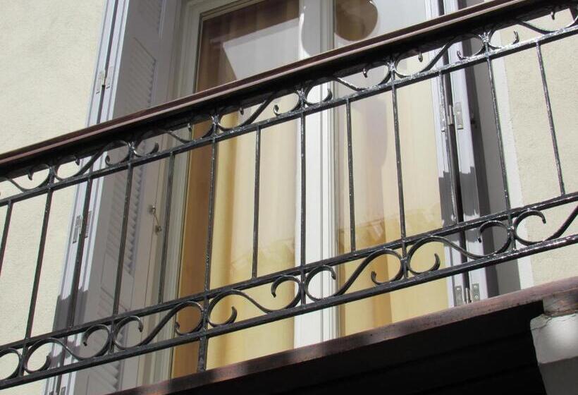 스탠다드 룸, Alexandris