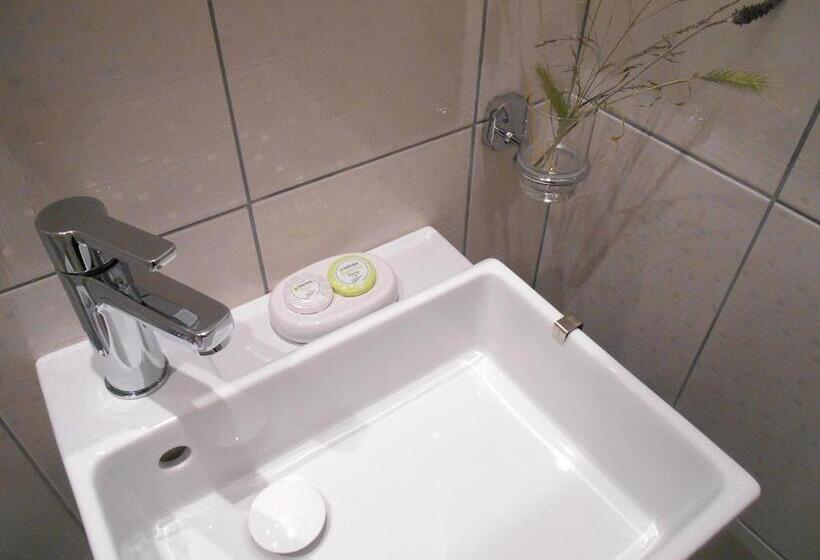 스탠다드 룸, Alexandris