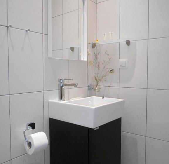 스탠다드 룸, Alexandris