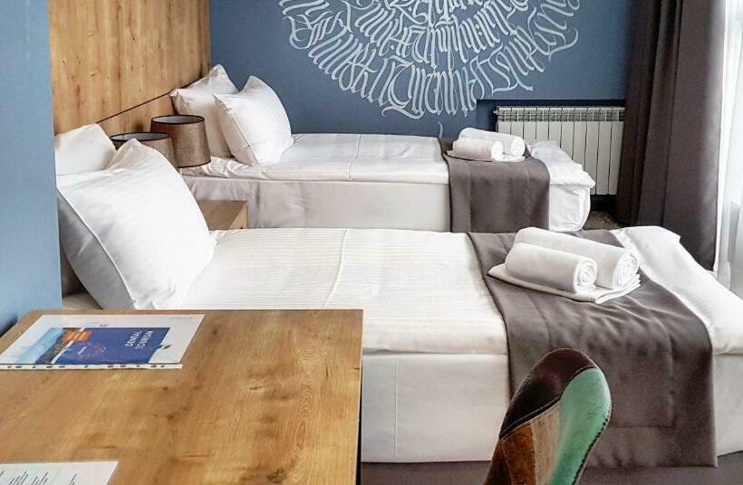 디럭스 룸, Alpha