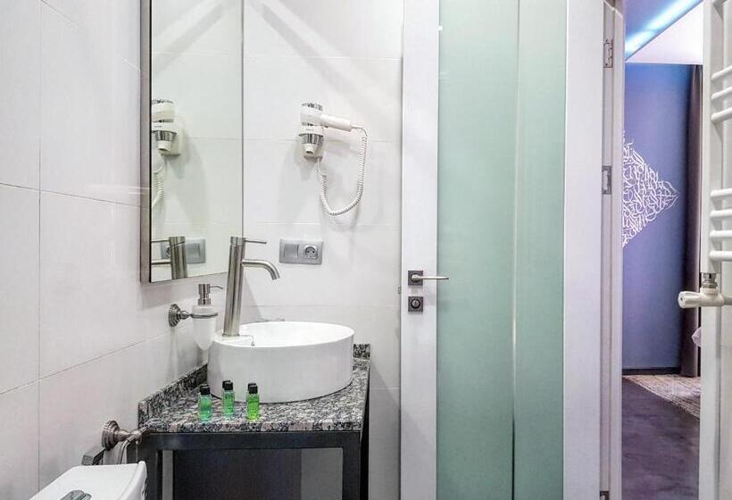 수피리어 룸, Alpha