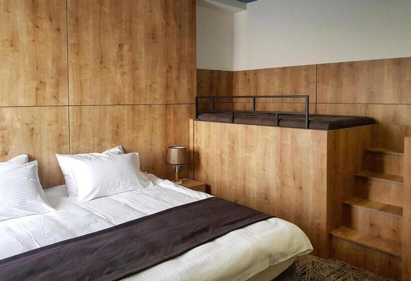 수피리어 룸, Alpha