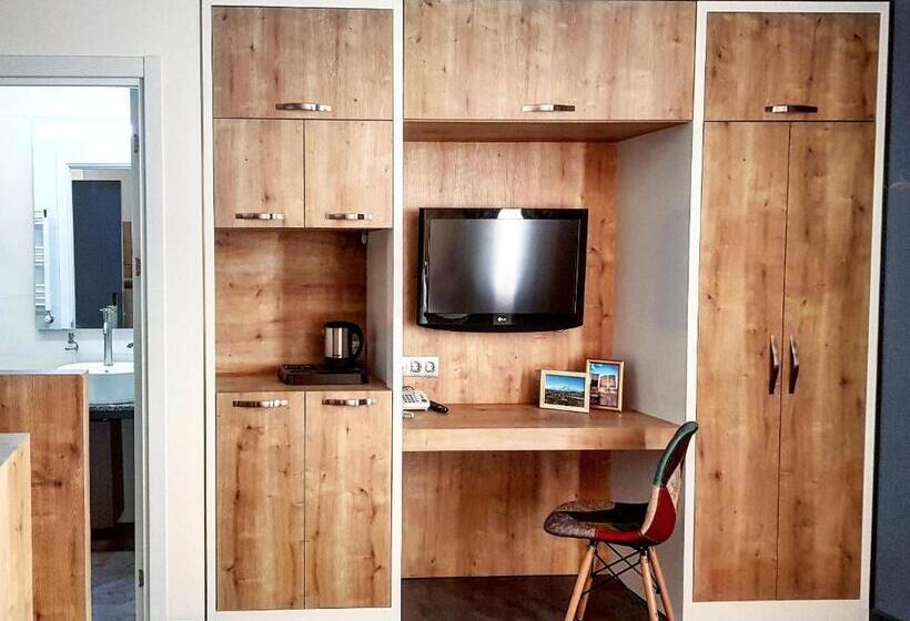 수피리어 룸, Alpha