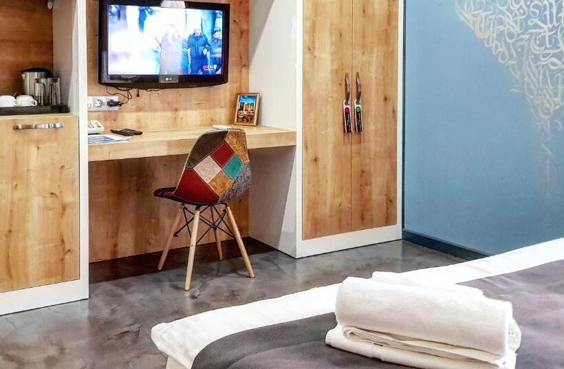 수피리어 룸, Alpha