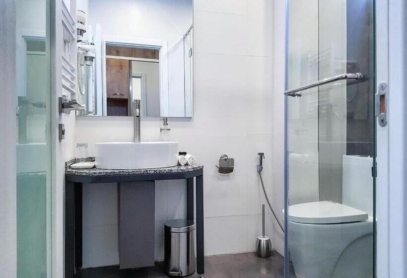 디럭스 룸, Alpha