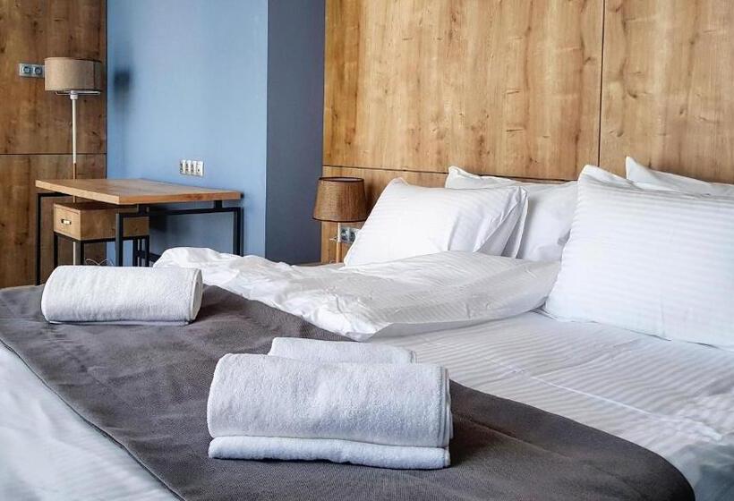 디럭스 룸, Alpha