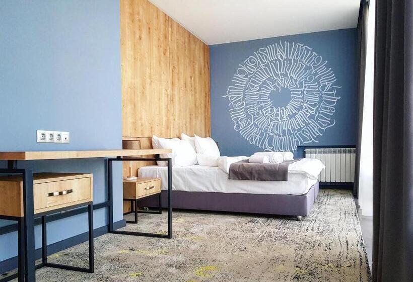 디럭스 룸, Alpha