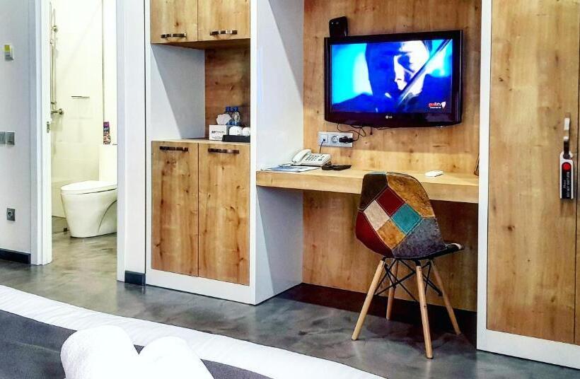 수피리어 룸, Alpha