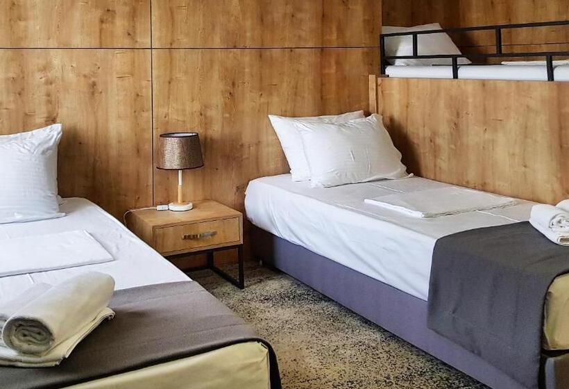 수피리어 룸, Alpha