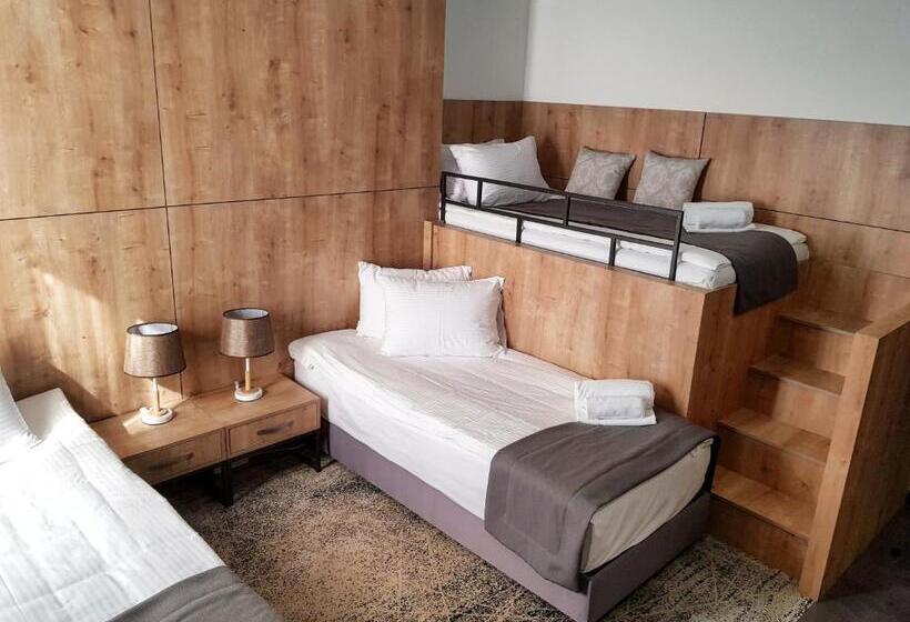 수피리어 룸, Alpha