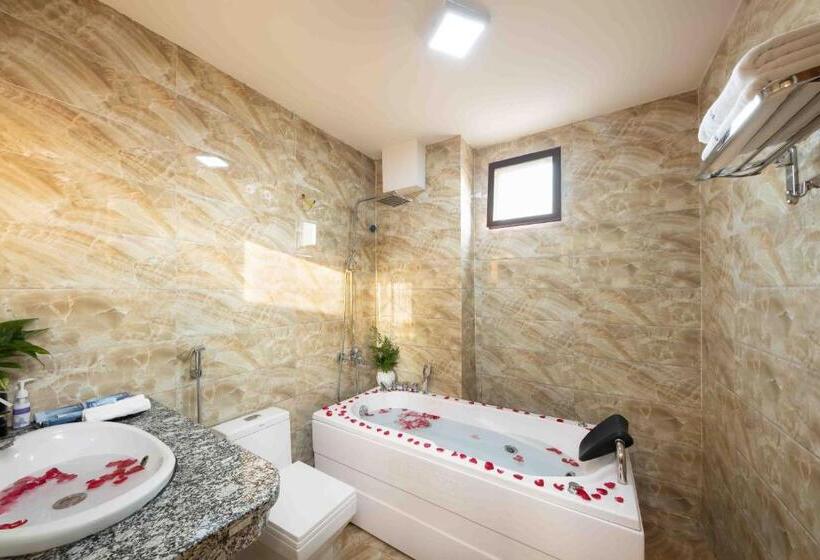 اتاق استاندارد سه نفره, Viet Village Hotel & Travel