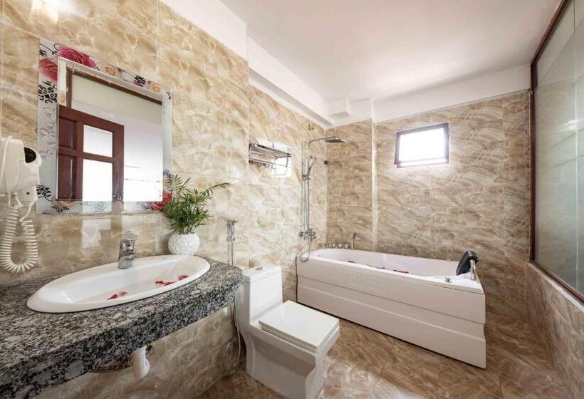 اتاق استاندارد سه نفره, Viet Village Hotel & Travel