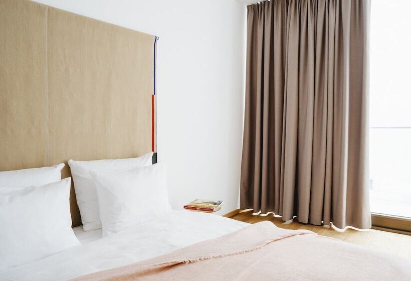 اتاق راحتی, Haus Im Tal