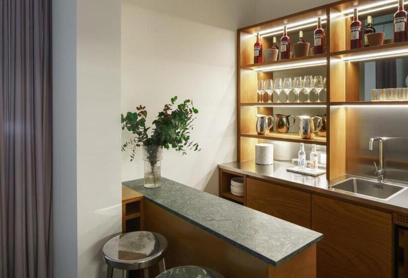 استودیوی استاندارد, Haus Im Tal