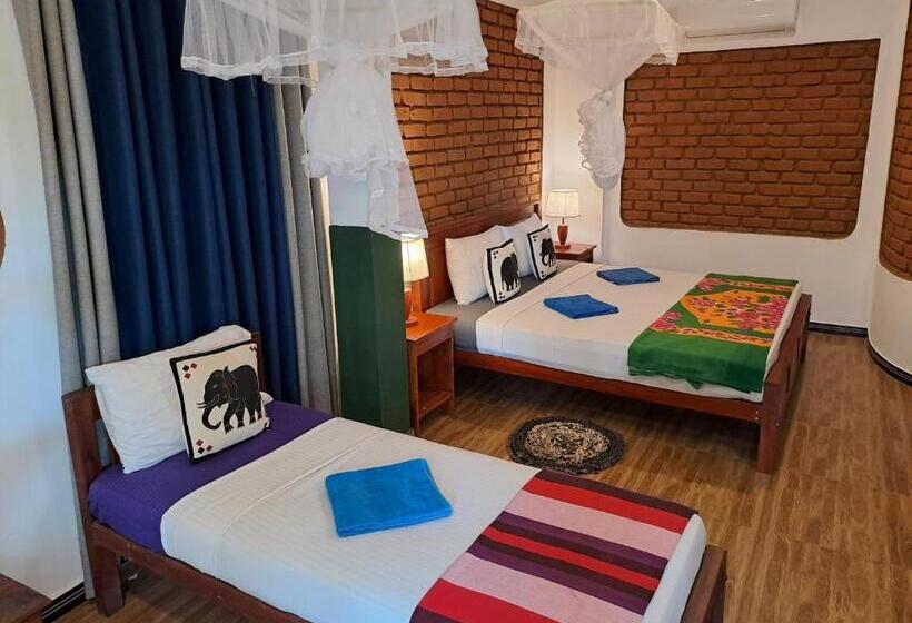 스탠다드 트리플 룸 풀장 전망, The Nature Park Villa