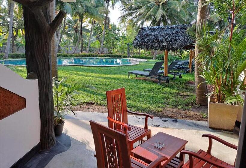 스탠다드 트리플 룸 풀장 전망, The Nature Park Villa