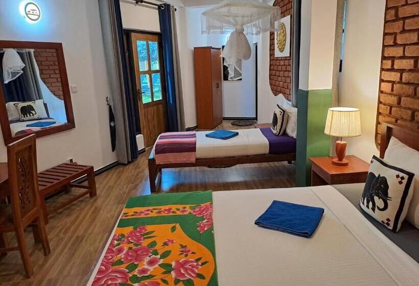 스탠다드 트리플 룸 풀장 전망, The Nature Park Villa