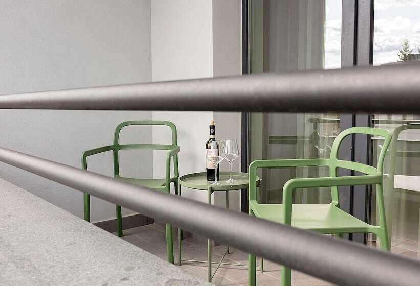 דירת חדר דלוקס, Atlas Apart