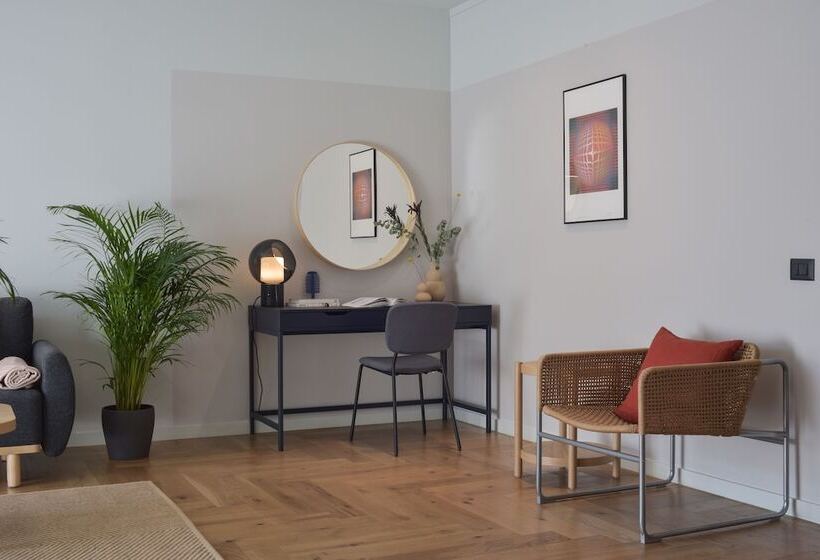 דירת חדר דלוקס, Atlas Apart