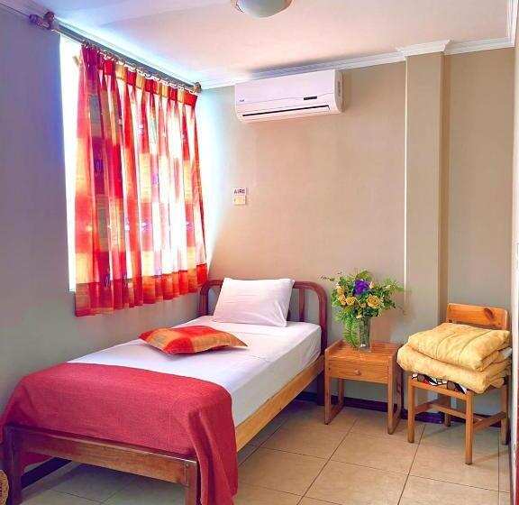 استودیوی لوکس, Hostal Quil