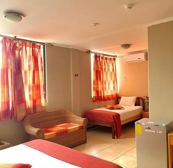 استودیوی لوکس, Hostal Quil