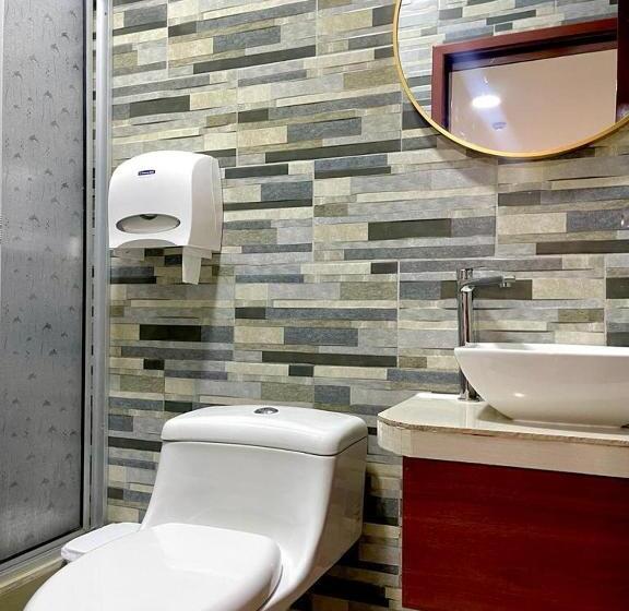 اتاق لوکس چهار تخته, Hostal Quil