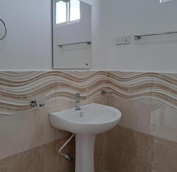 经济房, B & B Charm