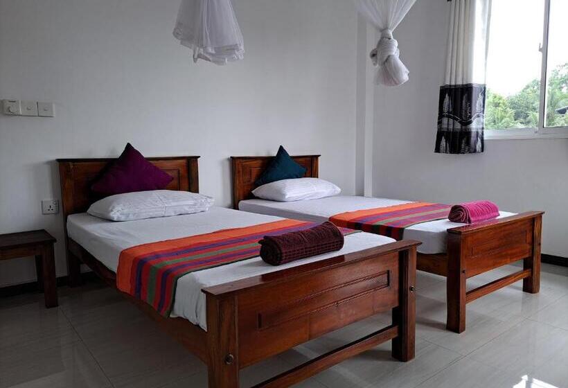 经济房, B & B Charm