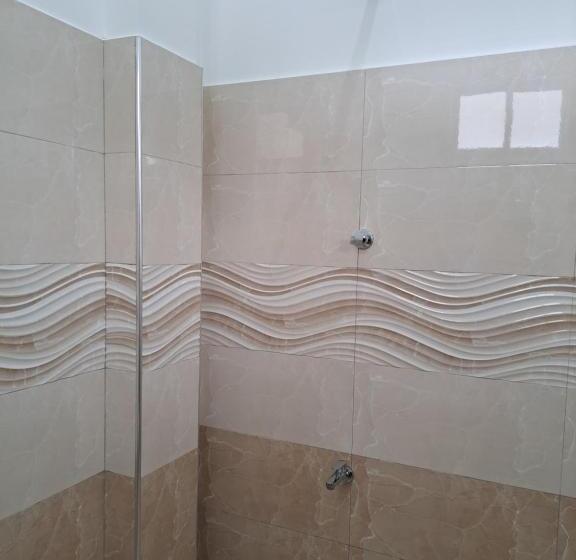 经济房, B & B Charm