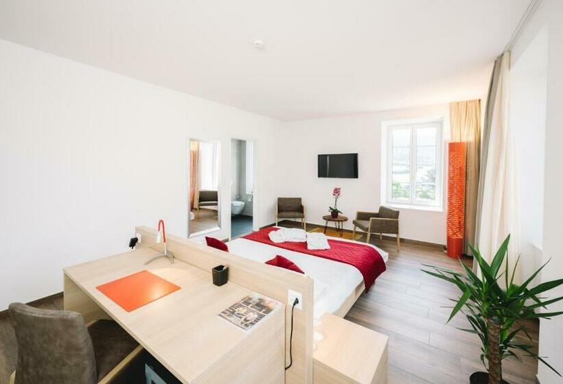 デラックスルーム, Restaurant La Croix D’or