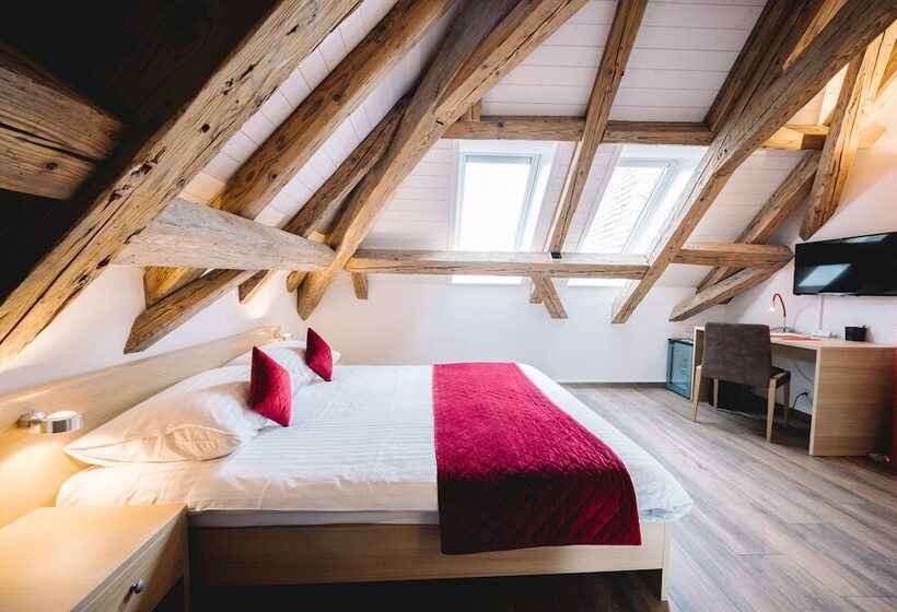 标准间, Restaurant La Croix D’or