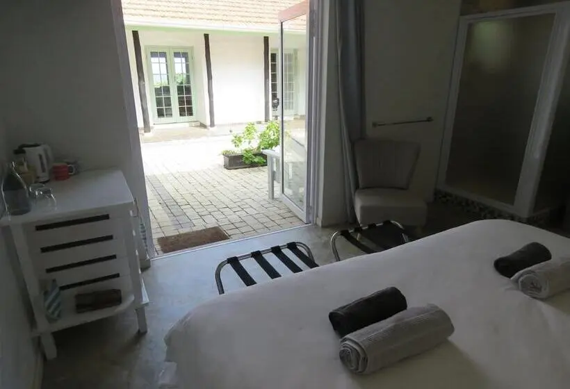 デラックスルーム, Bare Feet Retreat