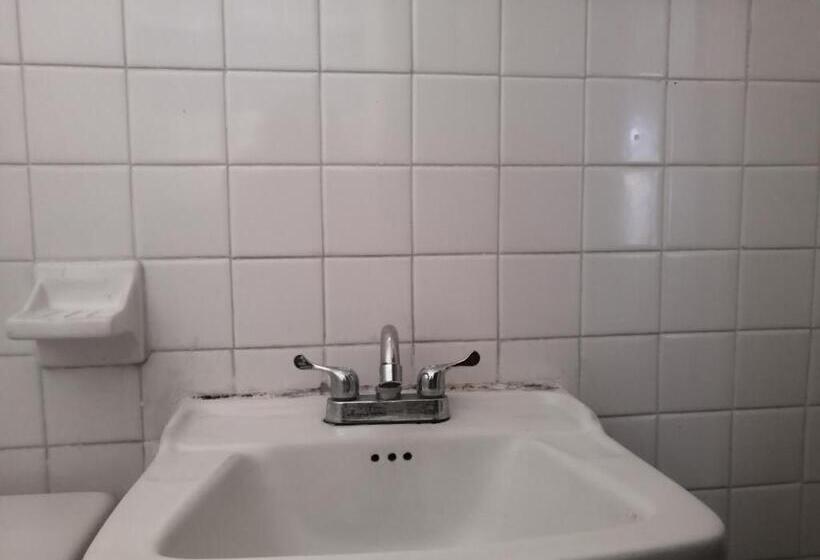 이코노미 룸, Acapulco