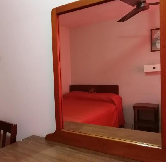 이코노미 룸, Acapulco