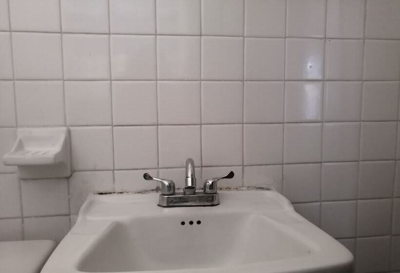 이코노미 룸, Acapulco