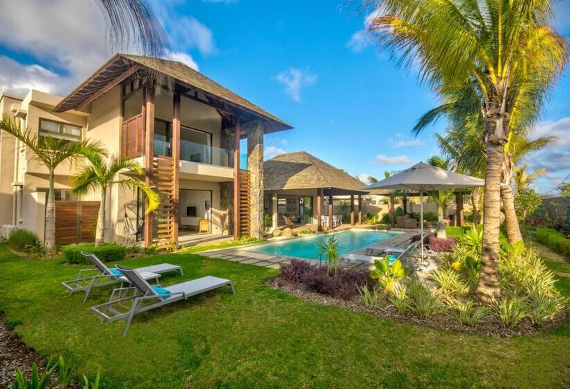 ویلای 4 خوابه, Mythic Suites & Villas