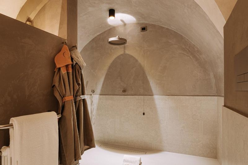 Люкс Повышенной Комфортности, Paragon 700 Boutique Hotel & Spa