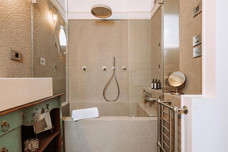 Люкс Повышенной Комфортности, Paragon 700 Boutique Hotel & Spa