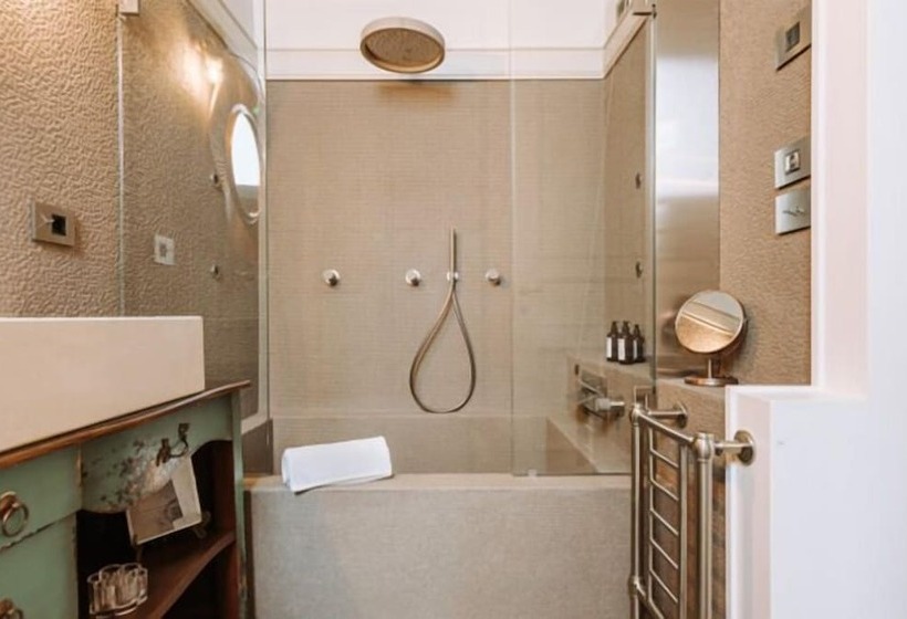 Люкс Повышенной Комфортности, Paragon 700 Boutique Hotel & Spa