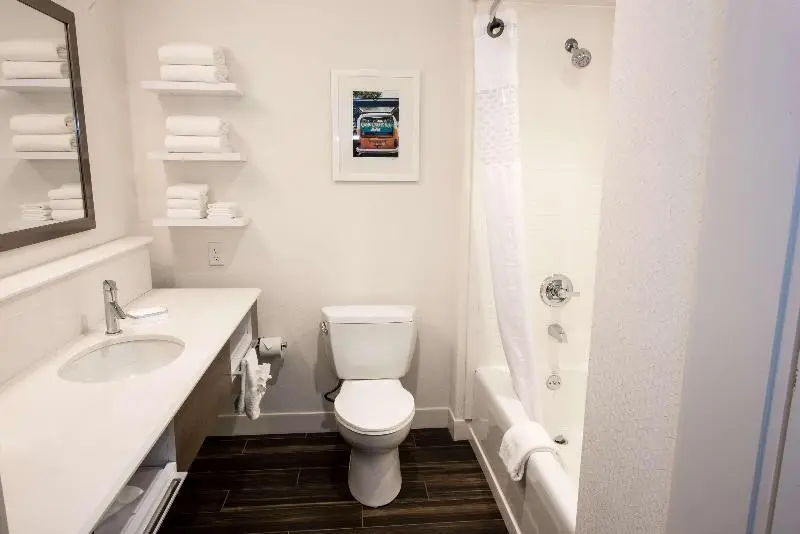 キングサイズベッドのジュニアスイート, Crowne Plaza Sydney Burwood, An Ihg