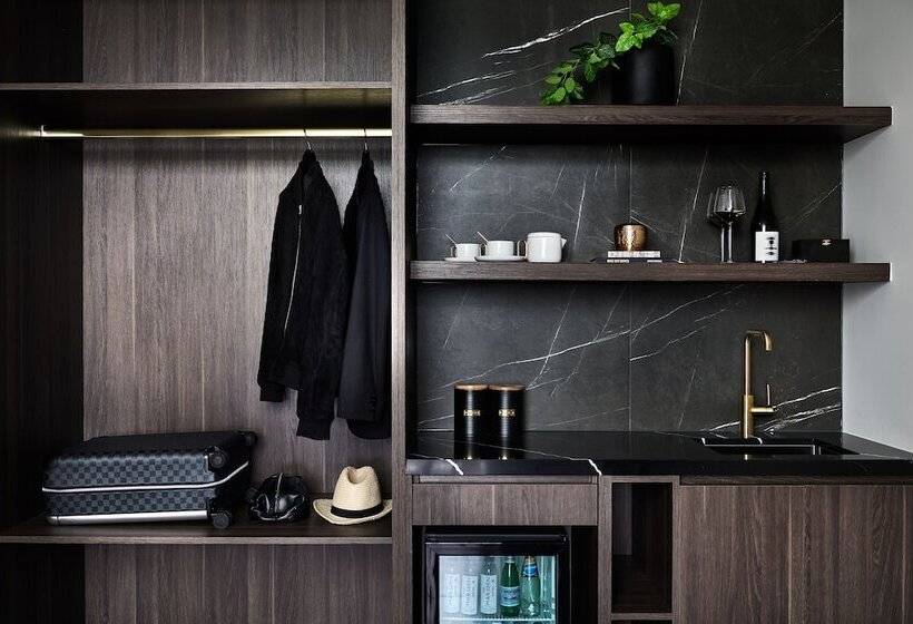 Premium Room City View, Crowne Plaza Sydney Burwood, An Ihg