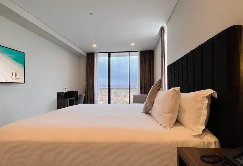 Premium Room City View, Crowne Plaza Sydney Burwood, An Ihg