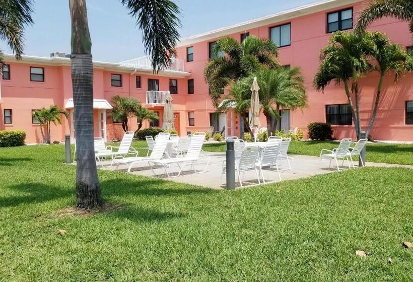 Студия Deluxe, Gulf Winds Resort By Travel Resort Services