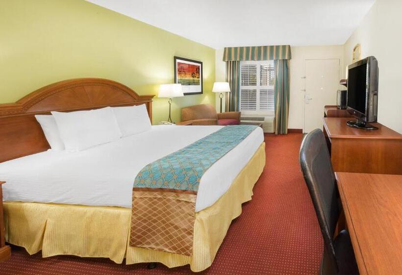 带大床的豪华间, Baymont By Wyndham Orangeburg North