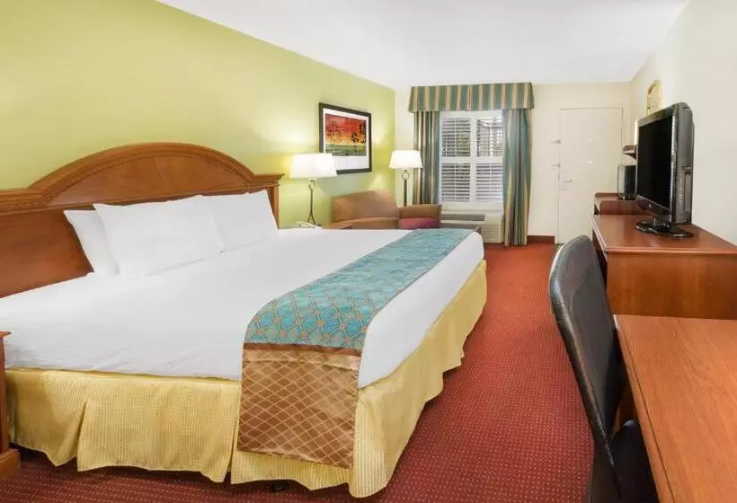 キングサイズベッドのデラックスルーム, Baymont By Wyndham Orangeburg North