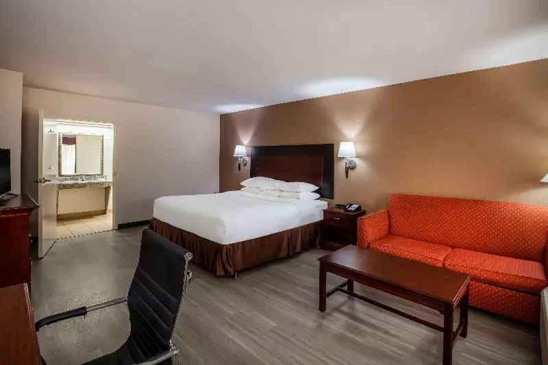 اتاق استاندارد با تخت بزرگ, Days Inn & Suites By Wyndham Tyler