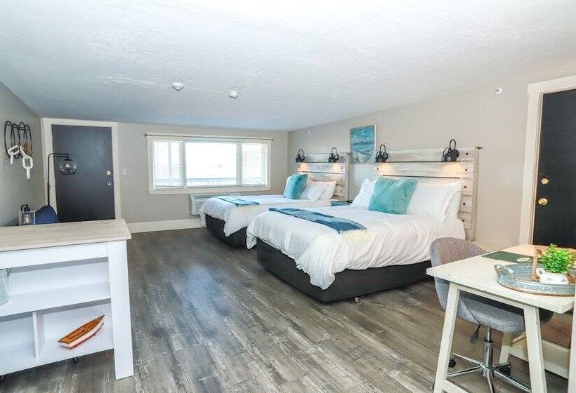 Standard studio with lake view, Gunstock Inn & Suites