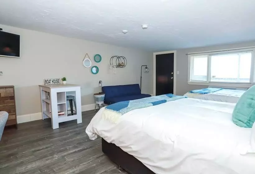 Standard studio with lake view, Gunstock Inn & Suites